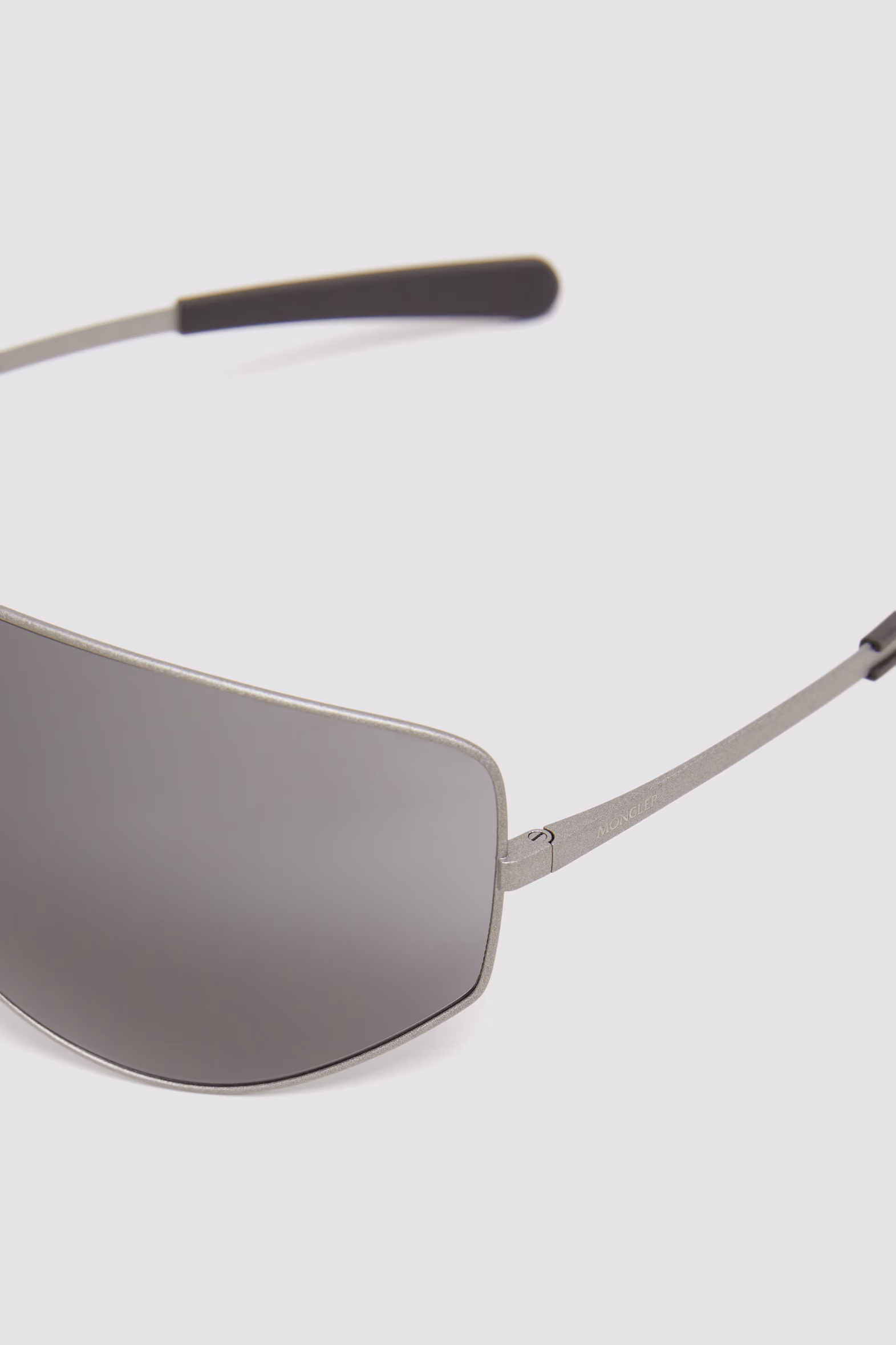 Tanium Pilot Sunglasses MATTE FROZEN Moncler 4